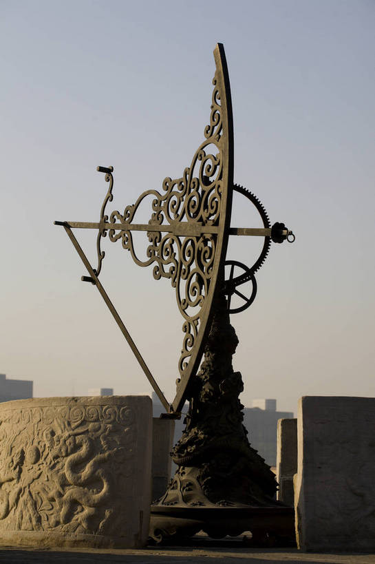 天文台,竖图,彩色,室外,白天,旅游,度假,智慧,技术,实验,仪器,科技,名胜古迹,标志建筑,地标,建筑,北京,中国,亚洲,风俗,研究,遗迹,科学,雕刻,文化遗产,古迹,历史,文物,娱乐,设备,建设,传统,古建筑,古代,观察,享受,休闲,旅游胜地,放松,精神,气派,人文,竖,摄影,地理,古代建筑,精致,科研,矗立,象征,美好,文明,天文,耸立,检验,感受,参观,古文明,东亚,中华人民共和国,威严,挺立,奇迹,才能,古远,伟大,古代文明,观测,制度,特征,观象台,山岳台,彩图,旅行,bj174