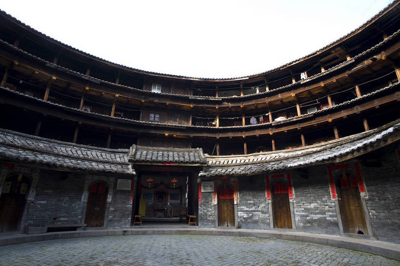 家,横图,彩色,室外,白天,旅游,度假,名胜古迹,田园,标志建筑,地标,建筑,中国,亚洲,风俗,遗迹,房屋,屋子,文化遗产,乡村,古城,古典,古迹,历史,文物,娱乐,建设,传统,古建筑,楼房,民居,少数民族,特色,住宅,古镇,古代,村庄,享受,休闲,旅游胜地,放松,精神,摄影,古代建筑,村,文明,中国文化,特殊,福建,古文明,东亚,土楼,福建省,永定县,中华人民共和国,华东地区,闽,龙岩,龙岩市,古远,流传,制度,平民,特别,旅行,房子,居住区,传统文化,永定土楼,bj174