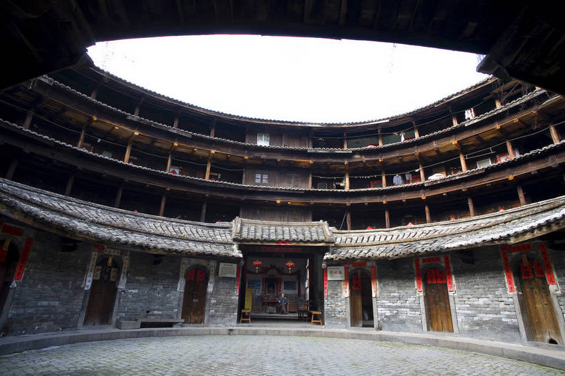 家,横图,彩色,室外,白天,旅游,度假,名胜古迹,田园,标志建筑,地标,建筑,中国,亚洲,风俗,遗迹,房屋,屋子,文化遗产,乡村,古城,古典,古迹,历史,文物,娱乐,建设,传统,古建筑,楼房,民居,少数民族,特色,住宅,古镇,古代,村庄,享受,休闲,旅游胜地,放松,精神,摄影,古代建筑,村,文明,中国文化,特殊,福建,古文明,东亚,土楼,福建省,永定县,中华人民共和国,华东地区,闽,龙岩,龙岩市,古远,流传,制度,平民,特别,旅行,房子,居住区,传统文化,永定土楼,bj174