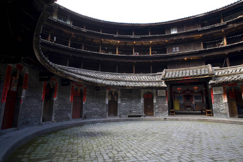 家,横图,彩色,室外,白天,旅游,度假,名胜古迹,田园,标志建筑,地标,建筑,中国,亚洲,风俗,遗迹,房屋,屋子,文化遗产,乡村,古城,古典,古迹,历史,文物,娱乐,建设,传统,古建筑,楼房,民居,少数民族,特色,住宅,古镇,古代,村庄,享受,休闲,旅游胜地,放松,精神,摄影,古代建筑,村,文明,中国文化,特殊,福建,古文明,东亚,土楼,福建省,永定县,中华人民共和国,华东地区,闽,龙岩,龙岩市,古远,流传,制度,平民,特别,旅行,房子,居住区,传统文化,永定土楼,bj174