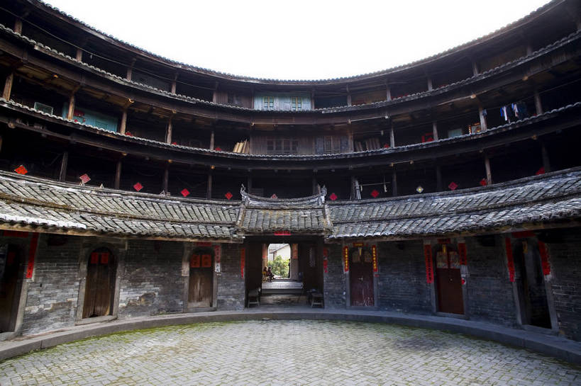 家,横图,彩色,室外,白天,旅游,度假,名胜古迹,田园,标志建筑,地标,建筑,中国,亚洲,风俗,遗迹,房屋,屋子,文化遗产,乡村,古城,古典,古迹,历史,文物,娱乐,建设,传统,古建筑,楼房,民居,少数民族,特色,住宅,古镇,古代,村庄,享受,休闲,旅游胜地,放松,精神,摄影,古代建筑,村,文明,中国文化,特殊,福建,古文明,东亚,土楼,福建省,永定县,中华人民共和国,华东地区,闽,龙岩,龙岩市,古远,流传,制度,平民,特别,旅行,房子,居住区,传统文化,永定土楼,bj174