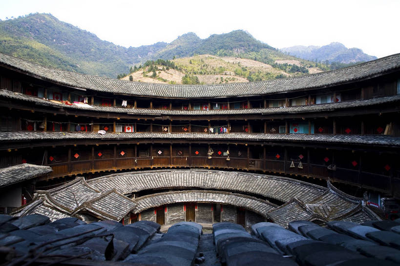 家,横图,彩色,室外,白天,旅游,度假,名胜古迹,田园,标志建筑,地标,建筑,中国,亚洲,风俗,遗迹,房屋,屋子,文化遗产,乡村,古城,古典,古迹,历史,文物,娱乐,建设,传统,古建筑,楼房,民居,少数民族,特色,住宅,古镇,古代,村庄,享受,休闲,旅游胜地,放松,精神,摄影,古代建筑,村,文明,中国文化,特殊,福建,古文明,东亚,土楼,福建省,永定县,中华人民共和国,华东地区,闽,龙岩,龙岩市,古远,流传,制度,平民,特别,旅行,房子,居住区,传统文化,永定土楼,bj174