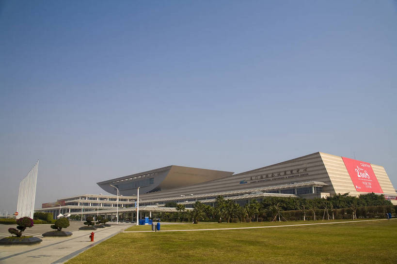 人群,横图,彩色,室外,旅游,度假,美景,名胜古迹,树林,天际线,城市风光,标志建筑,城市,大厦,地标,建筑,中国,亚洲,遗迹,景观,古迹,文物,娱乐,建设,现代,古建筑,厦门,现代建筑,特色,树,树木,白云,蓝天,绿地,绿化带,天,享受,休闲,广阔,旅游胜地,景色,放松,摄影,生活方式,经济,观看,轮廓,展览,居住,公共设施,美好,文明,特殊,展览馆,参观,国际会展中心,古文明,东亚,发展,福建省,厦门市,中华人民共和国,开阔,繁荣,进步,发达,交流,彩图,观光,旅行,高楼,居住区,bj174