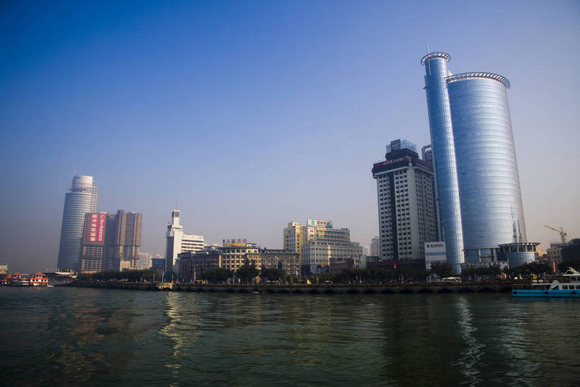 人群,横图,彩色,室外,白天,旅游,度假,商务,美景,水,城市风光,城市,大厦,道路,建筑,路,公路,汽车,中国,亚洲,海边,景观,建筑群,交通,娱乐,现代,厦门,现代建筑,特色,车,天空,海水,绿地,天,享受,休闲,景色,放松,金融,摄影,生活方式,经济,居住,海滨,美好,文明,参观,贸易,东亚,发展,福建省,厦门市,中华人民共和国,繁荣,进步,发达,交流,马路,彩图,观光,旅行,商业,高楼,居住区,海滨城市,bj174