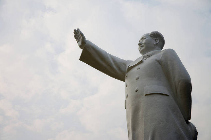 横图,彩色,室外,白天,旅游,度假,商务,美景,水,城市风光,城市,大厦,建筑,雕塑,中国,亚洲,毛泽东,雕像,塑像,海边,景观,建筑群,挥手,娱乐,现代,厦门,现代建筑,特色,天空,海水,绿地,天,享受,休闲,景色,放松,金融,摄影,生活方式,经济,纪念,居住,海滨,美好,文明,怀念,领袖,参观,贸易,毛主席,东亚,发展,福建省,厦门市,中华人民共和国,繁荣,进步,发达,伟人,交流,彩图,观光,旅行,商业,高楼,居住区,海滨城市,bj174