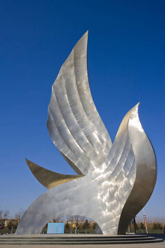 竖图,彩色,室外,旅游,度假,比赛,名胜古迹,城市风光,标志建筑,城市,地标,建筑,鸽子,雕塑,中国,亚洲,遗迹,艺术,结构,雕像,塑像,景观,构造,宏伟,古迹,文物,娱乐,建设,古建筑,和平鸽,特色,天,享受,休闲,旅游胜地,景色,放松,气派,竖,摄影,城市建筑,设施,经济,工程,矗立,迷人,象征,钢架,成就,美好,美妙,文明,布局,特殊,耸立,参观,古文明,东亚,发展,钢结构,中华人民共和国,河北省,秦皇岛,挺立,繁荣,奇迹,伟大,进步,发达,竞技,彩图,旅行,奥运会,北戴河,奥林匹克公园,bj174