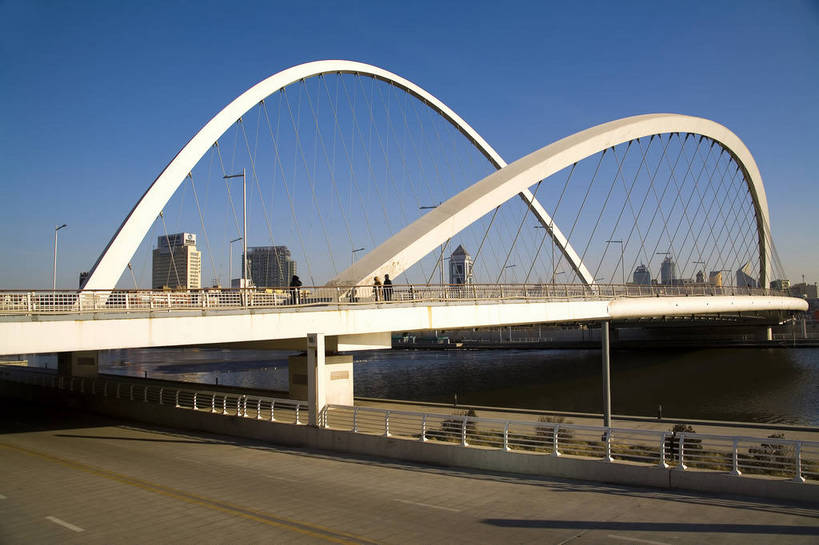 横图,彩色,室外,白天,旅游,商务,城市风光,城市,道路,高速公路,建筑,路,桥梁,公路,汽车,天津,中国,亚洲,清澈,景观,公寓,桥,交通,现代,现代建筑,路牌,车,白云,蓝天,天,骑车,摩天大厦,商务楼,金融,运输,摄影,大都市,生活方式,现代都市,经济,晴天,成就,文明,玻璃幕墙,贸易,幕墙,东亚,发展,中华人民共和国,繁荣,进步,发达,明澈,清彻,清亮,马路,游览,商业,高楼,公路桥,高等级公路,bj174