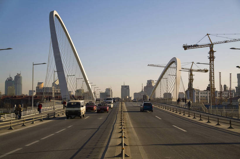 横图,彩色,室外,白天,旅游,商务,城市风光,城市,道路,高速公路,建筑,路,桥梁,公路,汽车,天津,中国,亚洲,清澈,景观,公寓,桥,交通,现代,现代建筑,路牌,车,白云,蓝天,天,骑车,摩天大厦,商务楼,金融,运输,摄影,大都市,生活方式,现代都市,经济,晴天,成就,文明,玻璃幕墙,贸易,幕墙,东亚,发展,中华人民共和国,繁荣,进步,发达,明澈,清彻,清亮,马路,游览,商业,高楼,公路桥,高等级公路,bj174