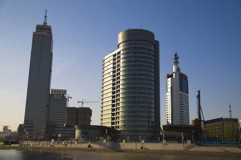 横图,彩色,室外,白天,旅游,商务,城市风光,城市,道路,高速公路,建筑,路,桥梁,公路,汽车,天津,中国,亚洲,清澈,景观,公寓,桥,交通,现代,现代建筑,路牌,车,白云,蓝天,天,骑车,摩天大厦,商务楼,金融,运输,摄影,大都市,生活方式,现代都市,经济,晴天,成就,文明,玻璃幕墙,贸易,幕墙,东亚,发展,中华人民共和国,繁荣,进步,发达,明澈,清彻,清亮,马路,游览,商业,高楼,公路桥,高等级公路,bj174