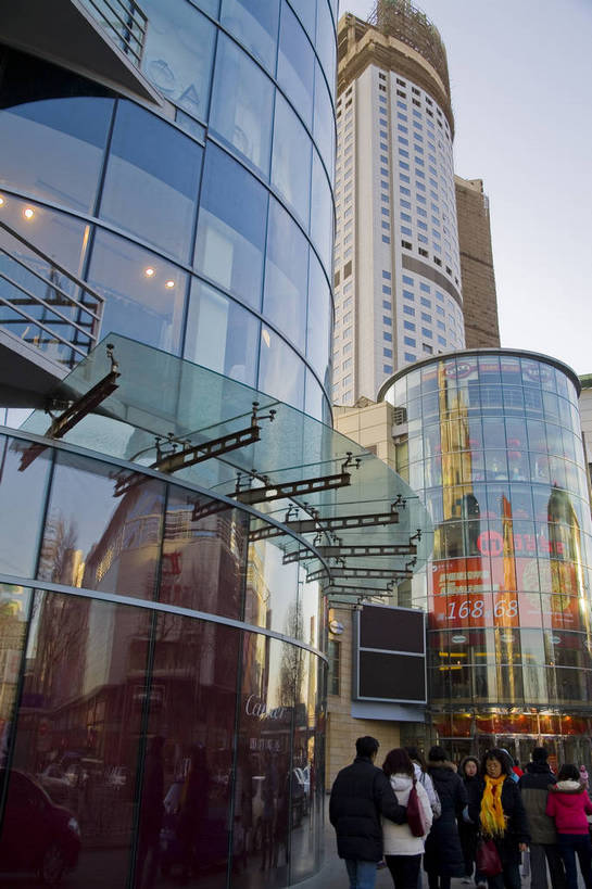 竖图,彩色,室外,白天,旅游,商务,城市风光,城市,道路,高速公路,建筑,路,公路,汽车,天津,中国,亚洲,清澈,景观,公寓,交通,现代,现代建筑,路牌,车,白云,蓝天,天,骑车,摩天大厦,商务楼,竖,金融,运输,摄影,大都市,生活方式,现代都市,经济,晴天,矗立,成就,文明,耸立,玻璃幕墙,贸易,幕墙,东亚,发展,中华人民共和国,挺立,繁荣,进步,发达,明澈,清彻,清亮,马路,游览,商业,高楼,公路桥,高等级公路,bj174