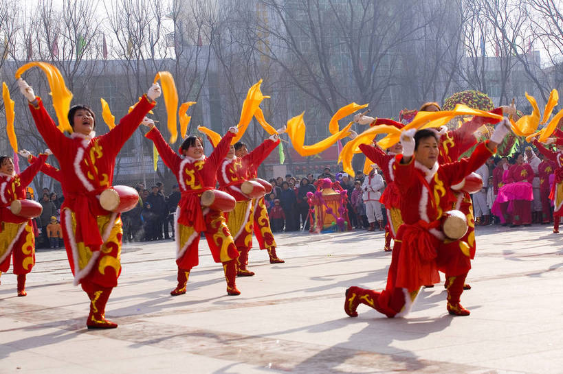 横图,彩色,室外,旅游,度假,美景,名胜古迹,标志建筑,地标,建筑,中国,亚洲,遗迹,民俗,图片,景观,文化遗产,乡村,冬季,冬天,古迹,历史,文物,娱乐,建设,传统,古建筑,民族,特色,古代,天空,自然,天,享受,休闲,旅游胜地,景色,放松,摄影,象征,贫瘠,中国文化,自然风光,特殊,古文明,东亚,地貌,陕西,陕西省,中华人民共和国,革命,西北地区,陕,延安,延安市,革命根据地,腰鼓,古远,冬日,民族舞,旅行,游览,舞蹈,地质,安塞,安塞县,bj174