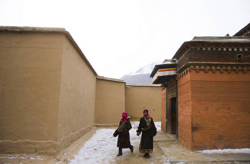 寺庙,横图,彩色,室外,旅游,名胜古迹,标志建筑,地标,建筑,中国,亚洲,朝拜,节日,民俗,图片,文化遗产,建筑群,宏伟,文化,建设,虔诚,祈祷,健康,气派,许愿,摄影,宗教,佛教,信仰,古代建筑,纪念,祈求,祭祀,中国文化,参观,东亚,甘肃省,藏传佛教,拉卜楞寺,中华人民共和国,甘南,释教,夏河,平安,旅行,游览,庙,寺,传统文化,bj174