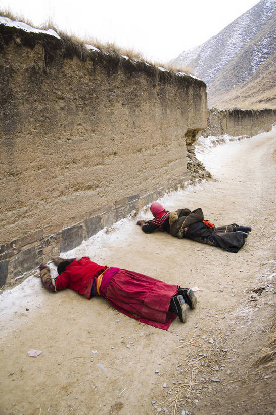 寺庙,竖图,彩色,室外,旅游,名胜古迹,标志建筑,地标,建筑,中国,亚洲,朝拜,节日,民俗,图片,文化遗产,建筑群,宏伟,文化,建设,虔诚,祈祷,健康,气派,竖,许愿,摄影,宗教,佛教,信仰,古代建筑,纪念,祈求,祭祀,矗立,中国文化,耸立,参观,东亚,甘肃省,藏传佛教,拉卜楞寺,中华人民共和国,挺立,甘南,释教,夏河,平安,旅行,游览,庙,寺,传统文化,bj174