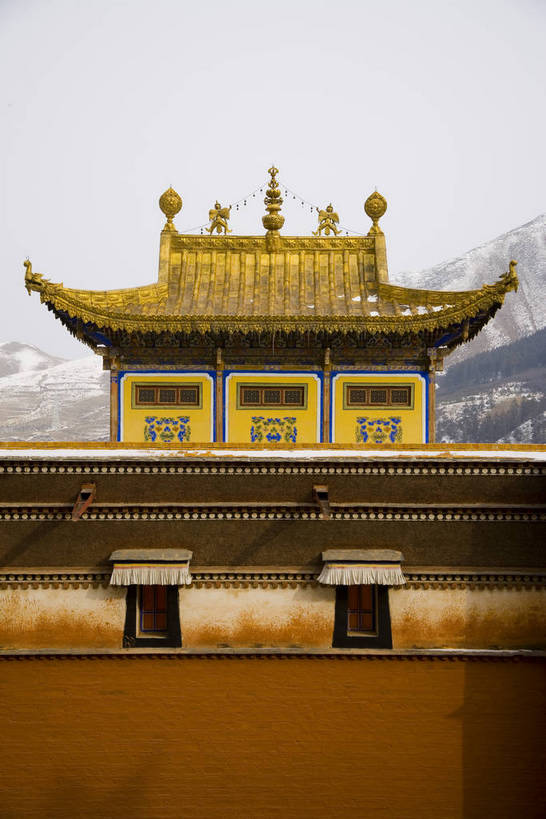 寺庙,竖图,彩色,室外,旅游,名胜古迹,标志建筑,地标,建筑,中国,亚洲,朝拜,节日,民俗,图片,文化遗产,建筑群,宏伟,文化,建设,虔诚,祈祷,健康,气派,竖,许愿,摄影,宗教,佛教,信仰,古代建筑,纪念,祈求,祭祀,矗立,中国文化,耸立,参观,东亚,甘肃省,藏传佛教,拉卜楞寺,中华人民共和国,挺立,甘南,释教,夏河,平安,旅行,游览,庙,寺,传统文化,bj174