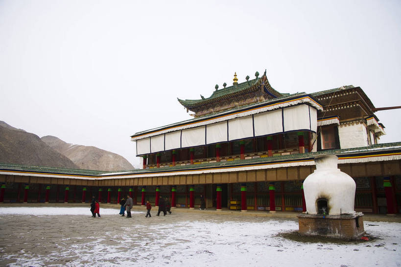 寺庙,横图,彩色,室外,旅游,名胜古迹,标志建筑,地标,建筑,中国,亚洲,朝拜,节日,民俗,图片,文化遗产,建筑群,宏伟,文化,建设,虔诚,祈祷,健康,气派,许愿,摄影,宗教,佛教,信仰,古代建筑,纪念,祈求,祭祀,中国文化,参观,东亚,甘肃省,藏传佛教,拉卜楞寺,中华人民共和国,甘南,释教,夏河,平安,旅行,游览,庙,寺,传统文化,bj174