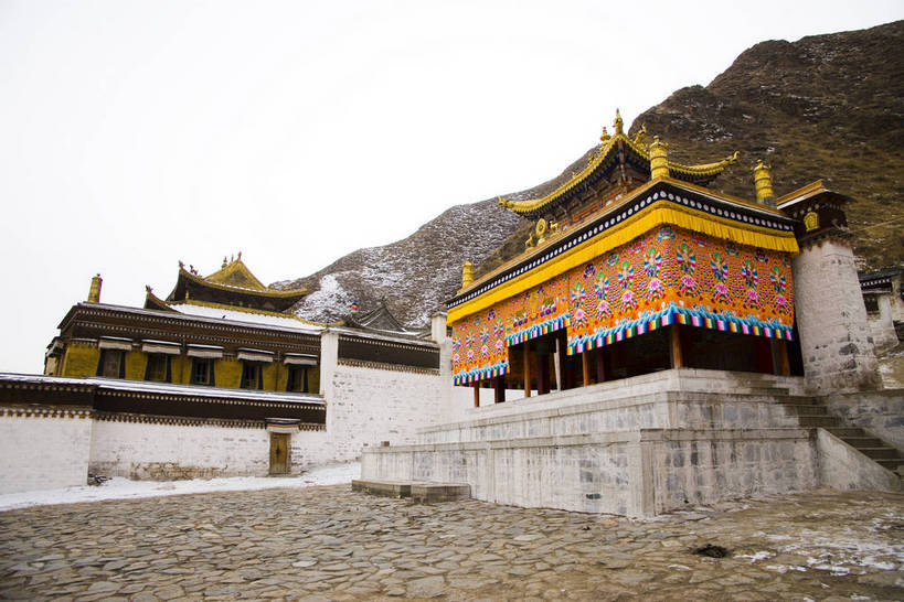 寺庙,横图,彩色,室外,旅游,名胜古迹,标志建筑,地标,建筑,中国,亚洲,朝拜,节日,民俗,图片,文化遗产,建筑群,宏伟,文化,建设,虔诚,祈祷,健康,气派,许愿,摄影,宗教,佛教,信仰,古代建筑,纪念,祈求,祭祀,中国文化,参观,东亚,甘肃省,藏传佛教,拉卜楞寺,中华人民共和国,甘南,释教,夏河,平安,旅行,游览,庙,寺,传统文化,bj174