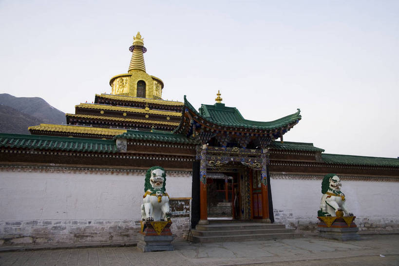 寺庙,横图,彩色,室外,旅游,名胜古迹,标志建筑,地标,建筑,中国,亚洲,朝拜,节日,民俗,图片,文化遗产,建筑群,宏伟,文化,建设,虔诚,祈祷,健康,气派,许愿,摄影,宗教,佛教,信仰,古代建筑,纪念,祈求,祭祀,中国文化,参观,东亚,甘肃省,藏传佛教,拉卜楞寺,中华人民共和国,甘南,释教,夏河,平安,旅行,游览,庙,寺,传统文化,bj174