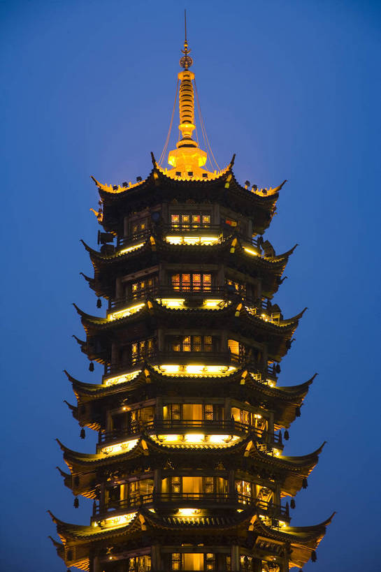 竖图,室外,旅游,度假,湖,名胜古迹,标志建筑,地标,建筑,夜景,桂林,中国,亚洲,遗迹,民俗,景观,文化遗产,建筑群,灯光,古典,古迹,文物,娱乐,建设,古建筑,民居,特色,古镇,享受,休闲,灿烂,旅游胜地,景色,放松,竖,人文景观,古塔,象山,广西,矗立,中国文化,耸立,古文明,东亚,杉湖,广西壮族自治区,中华人民共和国,桂林市,灯火辉煌,挺立,民族建筑,古代文明,象山区,秀峰区,江,旅行,传统文化,桂林山水,桂林日月塔,榕杉湖,榕杉湖景区,金塔银塔,情侣塔,bj174