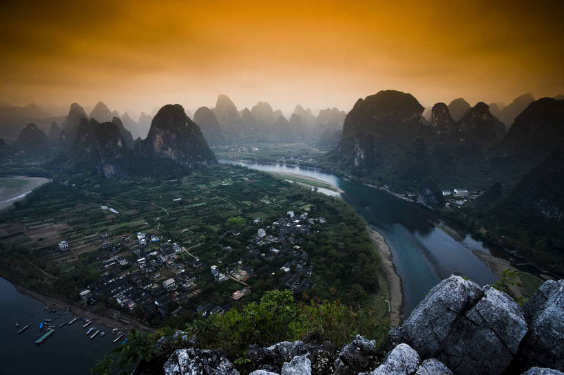 横图,彩色,室外,白天,旅游,度假,美景,名胜古迹,山,标志建筑,地标,建筑,桂林,中国,亚洲,遗迹,景观,渔船,古迹,文物,娱乐,建设,古建筑,江水,游船,自然,享受,休闲,旅游胜地,放松,摄影,广西,美好,自然风光,古文明,东亚,漓江,中华人民共和国,兴坪,江,旅行,bj174