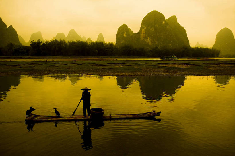 横图,彩色,室外,白天,旅游,度假,美景,名胜古迹,山,标志建筑,地标,建筑,桂林,中国,亚洲,遗迹,景观,渔船,古迹,文物,娱乐,建设,古建筑,江水,游船,自然,享受,休闲,旅游胜地,放松,摄影,广西,美好,自然风光,古文明,东亚,漓江,中华人民共和国,兴坪,江,旅行,bj174