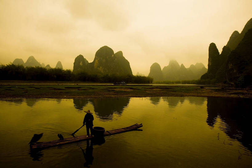 横图,彩色,室外,白天,旅游,度假,美景,名胜古迹,山,标志建筑,地标,建筑,桂林,中国,亚洲,遗迹,景观,渔船,古迹,文物,娱乐,建设,古建筑,江水,游船,自然,享受,休闲,旅游胜地,放松,摄影,广西,美好,自然风光,古文明,东亚,漓江,中华人民共和国,兴坪,江,旅行,bj174