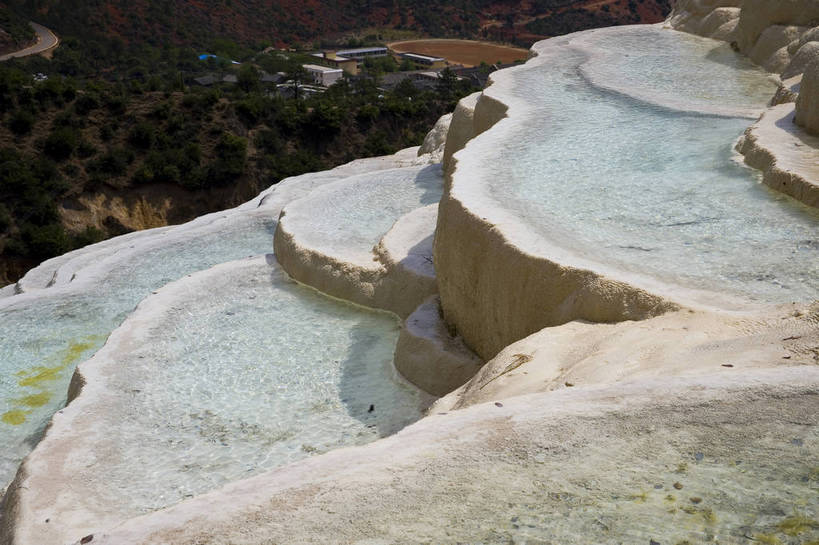 横图,彩色,旅游,度假,名胜古迹,山,标志建筑,地标,建筑,中国,亚洲,遗迹,景观,古迹,文物,娱乐,建设,古建筑,云南,自然,享受,休闲,旅游胜地,景色,放松,摄影,地理,自然风光,古文明,东亚,地貌,中华人民共和国,旅行,地质,白水台,bj174