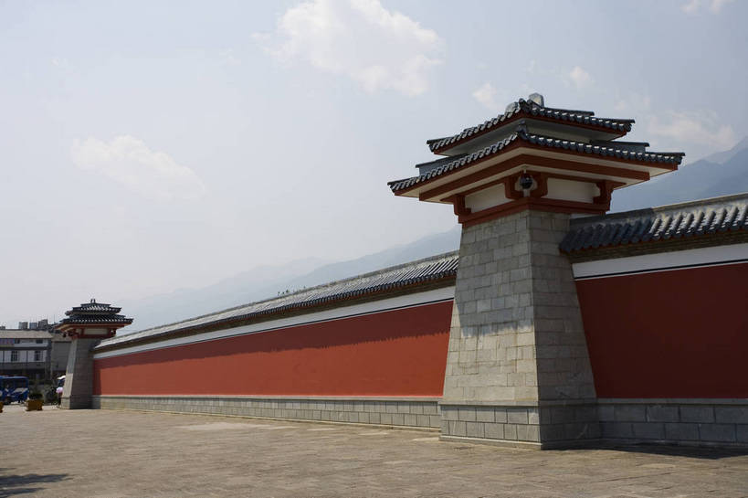 横图,室外,白天,旅游,度假,名胜古迹,标志建筑,地标,建筑,大理,中国,亚洲,遗迹,民俗,景观,文化遗产,建筑群,古典,古迹,文物,娱乐,建设,古建筑,云南,特色,古镇,享受,休闲,旅游胜地,景色,放松,人文景观,中国文化,古文明,东亚,中华人民共和国,民族建筑,古代文明,旅行,传统文化,三塔,bj174