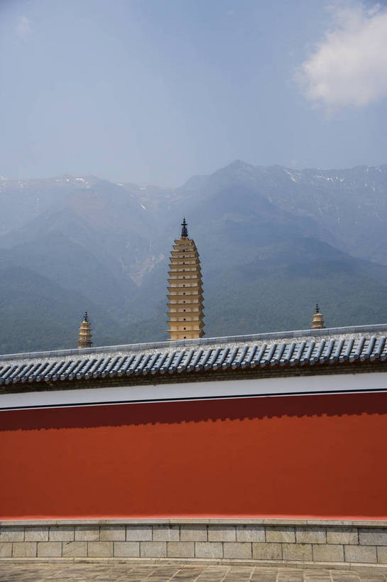 竖图,室外,白天,旅游,度假,名胜古迹,标志建筑,地标,建筑,大理,中国,亚洲,遗迹,民俗,景观,文化遗产,建筑群,塔,古典,古迹,文物,娱乐,建设,古建筑,云南,特色,古镇,享受,休闲,旅游胜地,景色,放松,竖,人文景观,古塔,矗立,中国文化,耸立,古文明,东亚,中华人民共和国,挺立,民族建筑,古代文明,旅行,传统文化,三塔,bj174