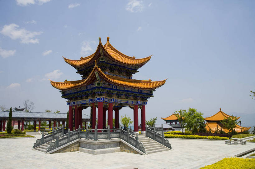 横图,室外,白天,旅游,度假,名胜古迹,标志建筑,地标,建筑,大理,中国,亚洲,遗迹,民俗,景观,文化遗产,建筑群,古典,古迹,文物,娱乐,建设,古建筑,云南,特色,古镇,享受,休闲,旅游胜地,景色,放松,人文景观,中国文化,古文明,东亚,中华人民共和国,民族建筑,崇圣寺,古代文明,旅行,传统文化,三塔,bj174