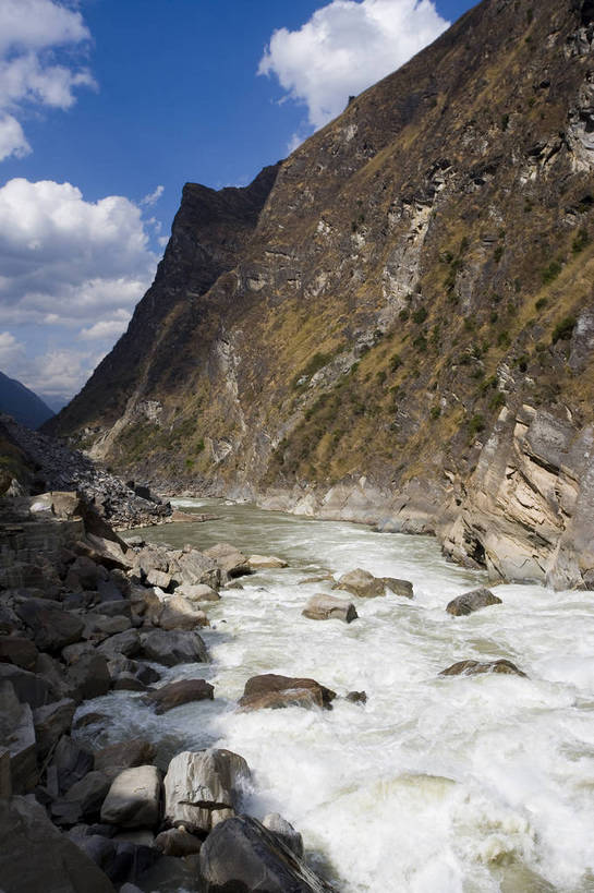 竖图,室外,白天,旅游,峡谷,中国,亚洲,民俗,景观,云南,特色,自然,景色,竖,人文景观,矗立,中国文化,自然风光,耸立,东亚,虎跳峡,中华人民共和国,挺立,河,旅行,传统文化,bj174