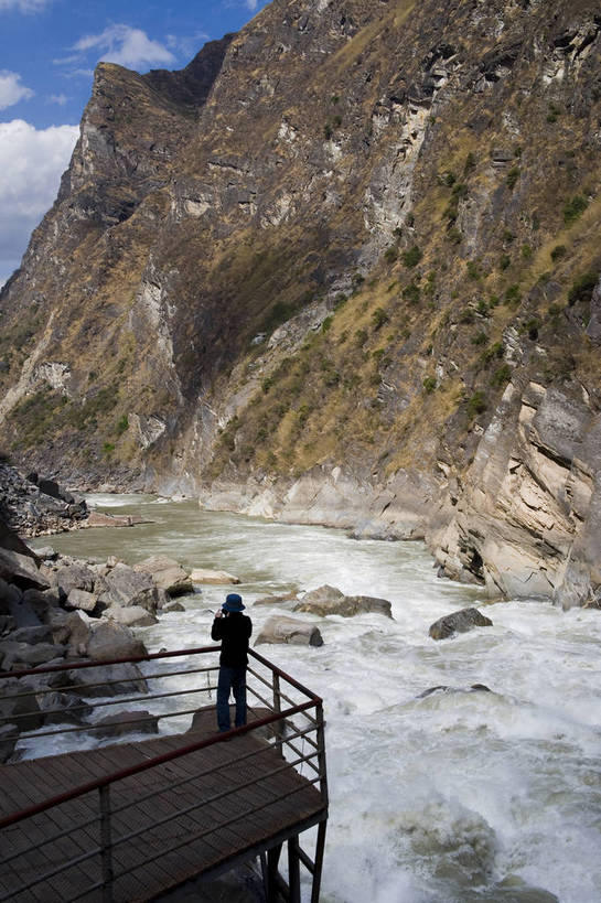 竖图,室外,白天,旅游,峡谷,中国,亚洲,民俗,景观,云南,特色,自然,景色,竖,人文景观,矗立,中国文化,自然风光,耸立,东亚,虎跳峡,中华人民共和国,挺立,河,旅行,传统文化,bj174