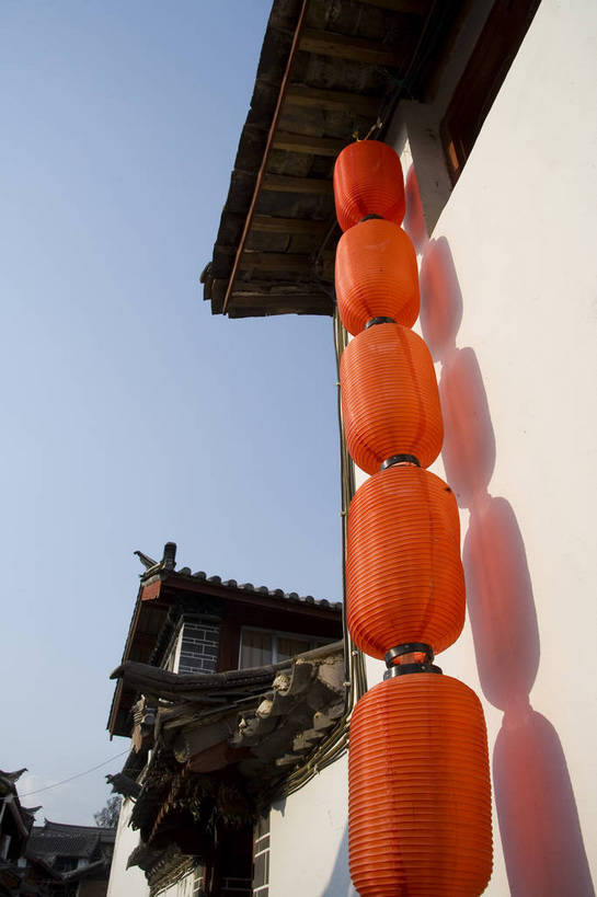 竖图,彩色,室外,特写,白天,旅游,标志建筑,地标,建筑,丽江,中国,亚洲,局部,民俗,灯笼,文化遗产,建筑群,古典,建设,云南,民居,特色,竖,摄影,人文景观,矗立,中国文化,耸立,东亚,中华人民共和国,挺立,民族建筑,古代文明,旅行,传统文化,bj174