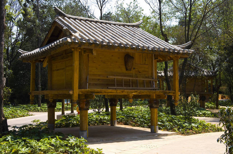 家,木屋,横图,彩色,室外,特写,白天,旅游,标志建筑,地标,建筑,昆明,中国,亚洲,民俗,房屋,屋子,文化遗产,建筑群,古典,文化,建设,楼房,云南,特色,住宅,摄影,人文景观,中国文化,昆明市,东亚,吊脚楼,云南省,中华人民共和国,省会,西南地区,民族建筑,滇,古代文明,旅行,房子,西山区,传统文化,吊楼,云南民族村,bj174