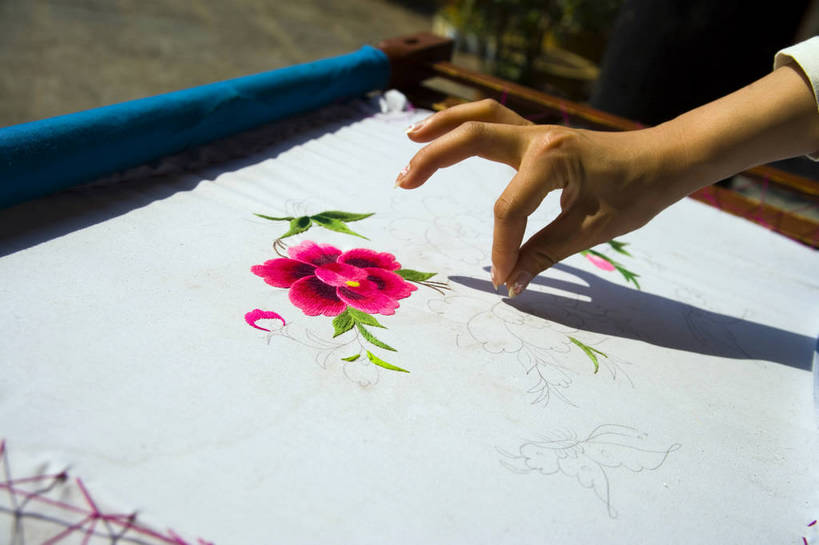 横图,彩色,室外,特写,白天,旅游,刺绣,昆明,中国,亚洲,局部,民俗,绣花,云南,特色,摄影,人文景观,中国文化,昆明市,东亚,云南省,中华人民共和国,省会,西南地区,滇,旅行,西山区,传统文化,云南民族村,bj174