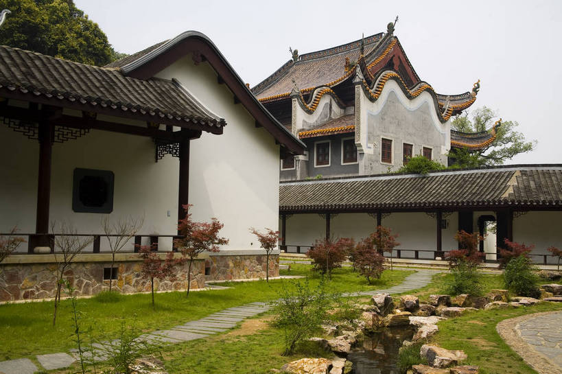 花园,横图,彩色,室外,白天,旅游,度假,名胜古迹,标志建筑,地标,建筑,中国,亚洲,遗迹,图片,庭院,文化遗产,建筑群,古典,古迹,文物,娱乐,建设,古建筑,树木,享受,休闲,旅游胜地,放松,摄影,文明,中国文化,古文明,东亚,湖南,湖南省,中华人民共和国,省会,华中地区,长沙,长沙市,湘,幽静,旅行,传统文化,岳麓山,岳麓书院,飞檐,湖南大学,岳麓区,bj174