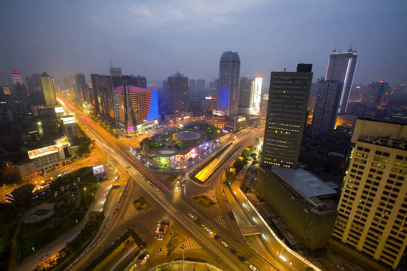 横图,室外,白天,旅游,度假,名胜古迹,城市风光,标志建筑,城市,大厦,道路,地标,建筑,夜景,中国,亚洲,遗迹,景观,建筑群,灯光,交通,都市,古迹,文物,娱乐,建设,现代,古建筑,现代建筑,享受,休闲,灿烂,旅游胜地,放松,运输,经济,鸟瞰,古文明,东亚,发展,湖南,湖南省,中华人民共和国,省会,灯火辉煌,华中地区,长沙,长沙市,湘,繁荣,进步,发达,旅行,长沙芙蓉广场,bj174