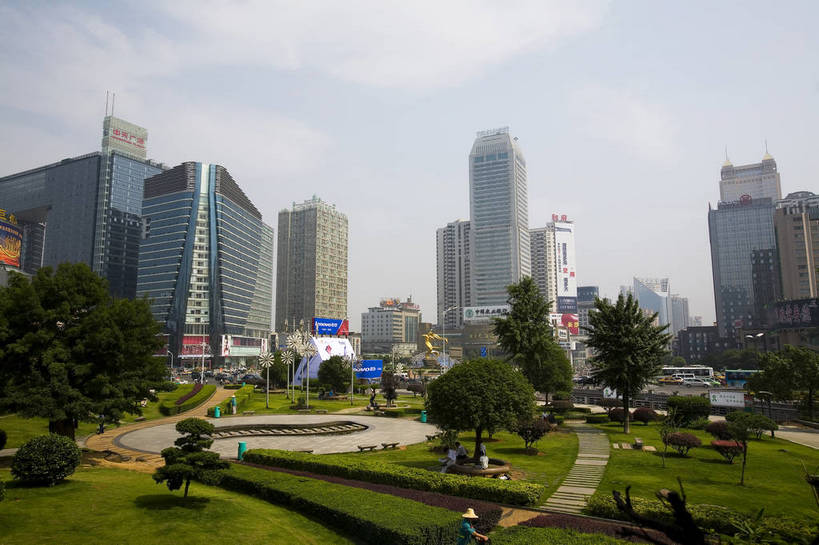 横图,室外,白天,旅游,度假,名胜古迹,城市风光,标志建筑,城市,大厦,道路,地标,建筑,中国,亚洲,遗迹,景观,建筑群,交通,都市,古迹,文物,娱乐,建设,现代,古建筑,现代建筑,享受,休闲,旅游胜地,放松,运输,经济,古文明,东亚,发展,湖南,湖南省,中华人民共和国,省会,华中地区,长沙,长沙市,湘,繁荣,进步,发达,旅行,长沙芙蓉广场,bj174