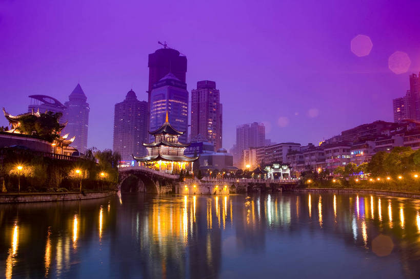 横图,室外,旅游,度假,名胜古迹,城市风光,标志建筑,城市,道路,地标,建筑,夜景,中国,亚洲,遗迹,景观,文化遗产,建筑群,灯光,交通,都市,古典,古迹,文物,娱乐,建设,现代,古建筑,现代建筑,民居,享受,休闲,灿烂,旅游胜地,放松,运输,经济,文明,中国文化,古文明,东亚,发展,贵州,贵阳,中华人民共和国,灯火辉煌,繁荣,进步,发达,旅行,居住区,传统文化,甲秀楼,bj174