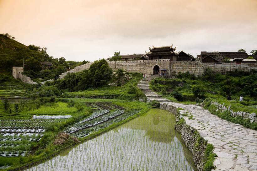 横图,彩色,室外,白天,旅游,度假,名胜古迹,标志建筑,地标,建筑,中国,亚洲,遗迹,民俗,图片,文化遗产,古城,建筑群,古典,古迹,文物,娱乐,建设,古建筑,民居,古镇,享受,休闲,旅游胜地,放松,摄影,美好,文明,中国文化,古文明,东亚,贵州,贵州省,贵阳,中华人民共和国,省会,黔,西南地区,贵阳市,幽静,旅行,传统文化,花溪区,青岩古镇,青岩镇,bj174