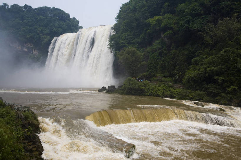 横图,彩色,室外,白天,旅游,度假,名胜古迹,瀑布,山,水,标志建筑,地标,建筑,黄果树,黄果树瀑布,中国,亚洲,遗迹,壮观,湍急,图片,景观,水潭,古迹,文物,娱乐,建设,古建筑,树木,自然,享受,休闲,旅游胜地,景色,放松,摄影,汹涌,美妙,自然风光,古文明,东亚,贵州,中华人民共和国,气势磅礴,旅行,bj174