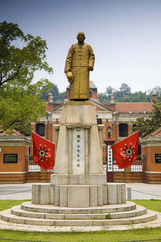 竖图,彩色,室外,白天,旅游,度假,名胜古迹,标志建筑,地标,建筑,武汉,中国,亚洲,遗迹,民俗,雕像,塑像,图片,文化遗产,建筑群,古典,古迹,文物,娱乐,建设,古建筑,享受,休闲,旅游胜地,放松,竖,摄影,纪念,纪念堂,矗立,美好,文明,中国文化,耸立,古文明,东亚,湖北,湖北省,武昌起义,孙中山,武昌区,武汉市,武昌,武昌起义纪念馆,中华人民共和国,省会,挺立,华中地区,鄂,幽静,旅行,黄鹄山,蛇山,阅马场,传统文化,首义广场,bj174