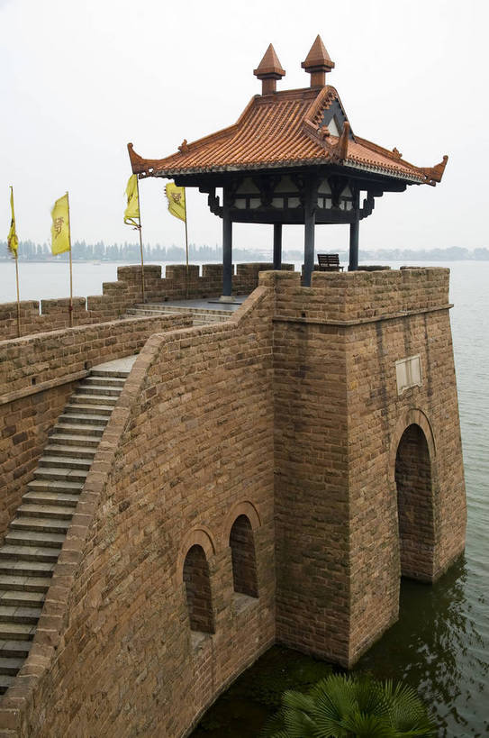 公园,竖图,彩色,室外,白天,旅游,度假,名胜古迹,标志建筑,地标,建筑,武汉,中国,亚洲,遗迹,民俗,图片,文化遗产,古城,建筑群,古典,古迹,文物,娱乐,建设,古建筑,享受,休闲,旅游胜地,放松,竖,摄影,矗立,美好,文明,中国文化,耸立,古文明,东亚,湖北,中华人民共和国,门楼,挺立,幽静,旅行,传统文化,东湖公园,bj174