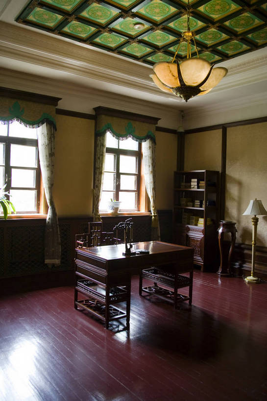 客厅,竖图,室内,特写,白天,旅游,度假,名胜古迹,城市风光,标志建筑,城市,地标,建筑,中国,亚洲,遗迹,古迹,历史,文物,娱乐,建设,古建筑,历史建筑,地标建筑,享受,休闲,旅游胜地,放松,竖,矗立,耸立,居室,参观,古文明,东亚,伪满,吉林,长春,伪满皇宫,中华人民共和国,挺立,旅行,皇宫,bj174