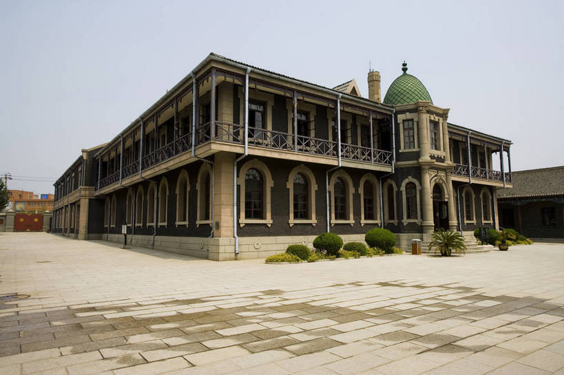 横图,室外,特写,白天,旅游,度假,名胜古迹,城市风光,标志建筑,城市,地标,建筑,中国,亚洲,遗迹,景观,建筑群,古迹,历史,文物,娱乐,建设,古建筑,历史建筑,地标建筑,享受,休闲,旅游胜地,放松,参观,古文明,东亚,伪满,吉林,长春,伪满皇宫,中华人民共和国,旅行,皇宫,bj174