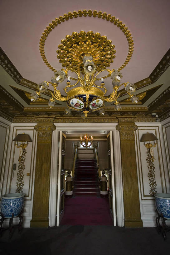 客厅,竖图,室内,特写,白天,旅游,度假,名胜古迹,城市风光,标志建筑,城市,地标,建筑,中国,亚洲,遗迹,古迹,历史,文物,娱乐,建设,古建筑,历史建筑,地标建筑,享受,休闲,旅游胜地,放松,竖,矗立,耸立,居室,参观,古文明,东亚,伪满,吉林,长春,伪满皇宫,中华人民共和国,挺立,旅行,皇宫,bj174