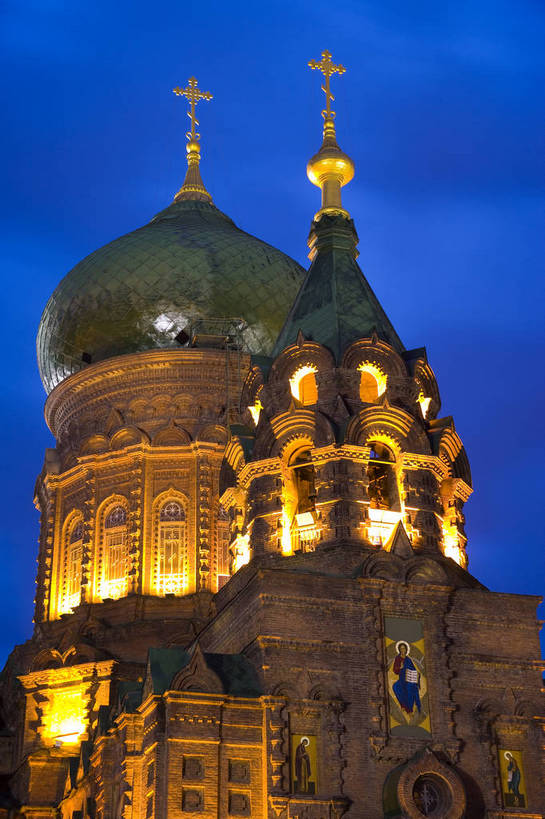 教堂,竖图,室外,特写,旅游,度假,名胜古迹,城市风光,标志建筑,城市,地标,建筑,夜景,中国,亚洲,局部,遗迹,灯光,古迹,文化,文物,娱乐,建设,古建筑,历史建筑,特色,地标建筑,享受,休闲,灿烂,旅游胜地,放松,竖,哈尔滨,黑,矗立,耸立,古文明,东亚,黑龙江,黑龙江省,索菲亚大教堂,中华人民共和国,省会,灯火辉煌,挺立,东北地区,哈尔滨市,圣索菲亚教堂,旅行,俄罗斯文化,哈尔滨圣索菲亚大教堂,中央大街,哈尔滨中央大街,道里区,东北,中国东北地区,东北三省,东三省,bj174