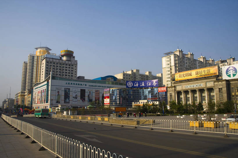 横图,室外,白天,旅游,度假,美景,名胜古迹,城市风光,标志建筑,城市,大厦,道路,地标,建筑,街道,路,公路,中国,亚洲,遗迹,景观,建筑群,交通,都市,古迹,文物,娱乐,建设,现代,古建筑,现代建筑,享受,休闲,旅游胜地,景色,放松,经济,古文明,东亚,黑龙江,中华人民共和国,牡丹江,繁荣,进步,马路,旅行,bj174