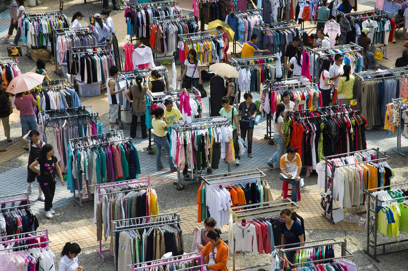 人群,横图,彩色,室内,白天,城市,中国,亚洲,服装,民俗,景观,市场,现代,特色,摄影,经济,交易,东亚,发展,黑龙江,中华人民共和国,齐齐哈尔,集贸市场,商业,bj174