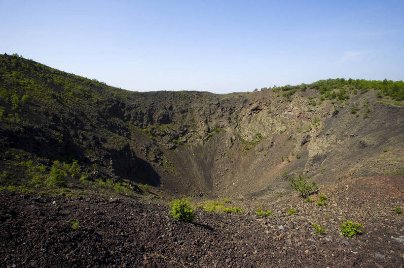 横图,彩色,室外,特写,白天,旅游,度假,火山,名胜古迹,标志建筑,地标,建筑,中国,亚洲,遗迹,图片,火山口,山路,古迹,文物,娱乐,建设,古建筑,自然,享受,休闲,旅游胜地,景色,放松,摄影,自然风光,古文明,东亚,黑龙江,中华人民共和国,山石,旅行,五大连池,bj174