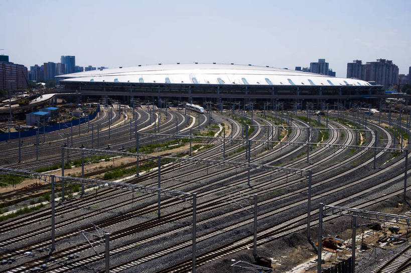 横图,彩色,室外,白天,火车,北京,中国,亚洲,轨道交通,交通,铁轨,首都,现代,列车,运输,摄影,文明,高速列车,东亚,发展,中华人民共和国,北京市,京,北平,华北地区,北京南站,bj174